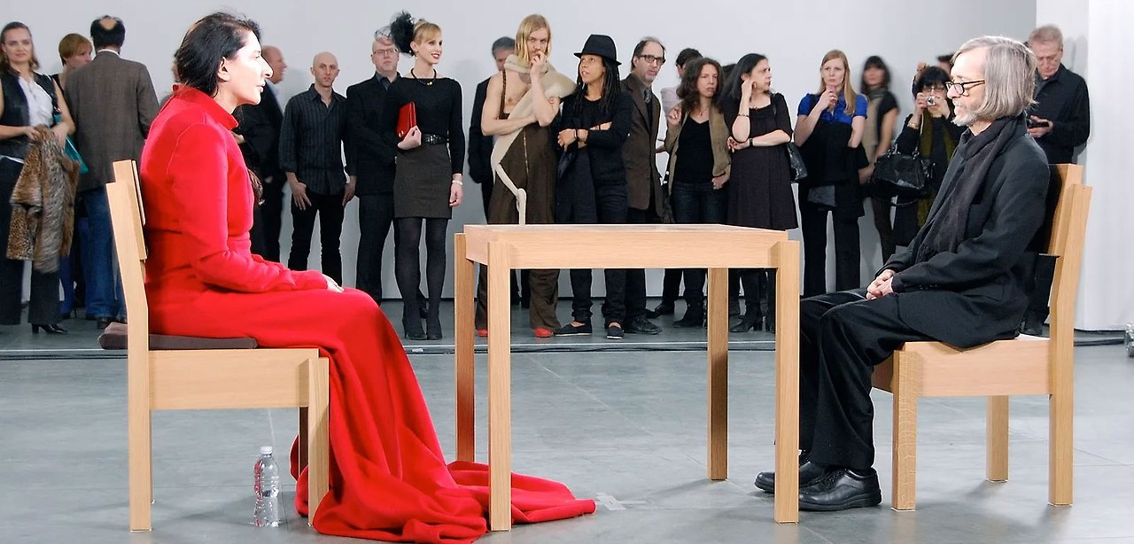 마리나-아브라모비치_예술가가여기있다_2010.jpg