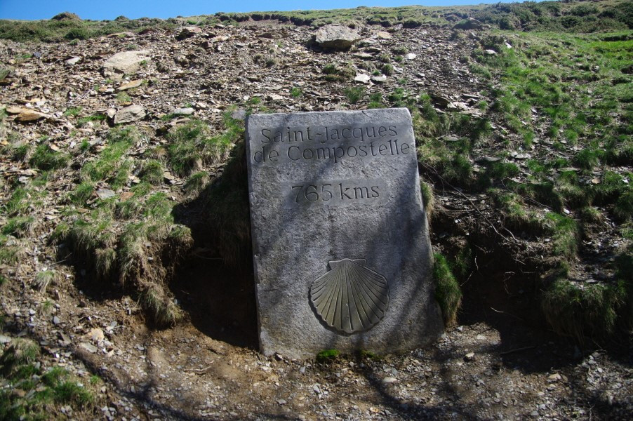 산티아고 거리 표지석.jpg