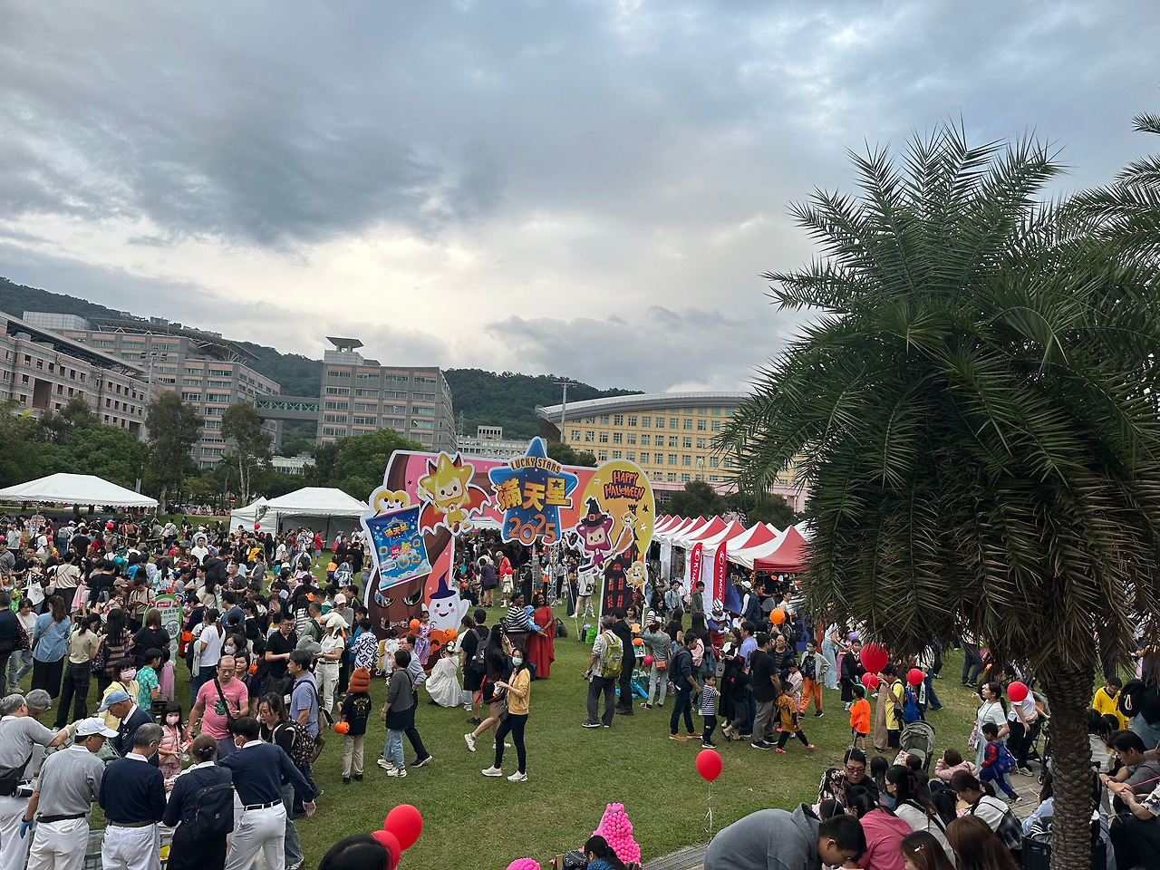 티엔무 할로윈 축제 모습.jpg