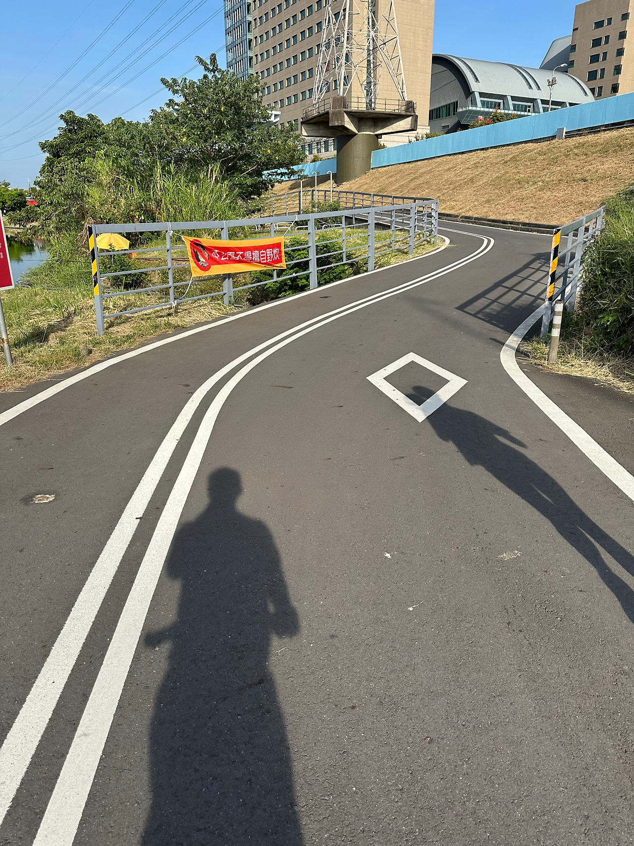 달리는 그림자 모습.jpg