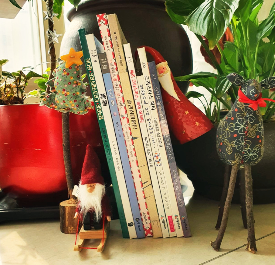 크리스마스 그림책_배경.jpg