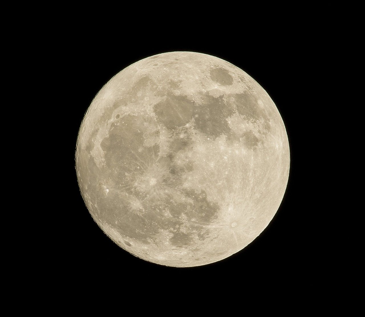 full-moon-1869760_1920.jpg