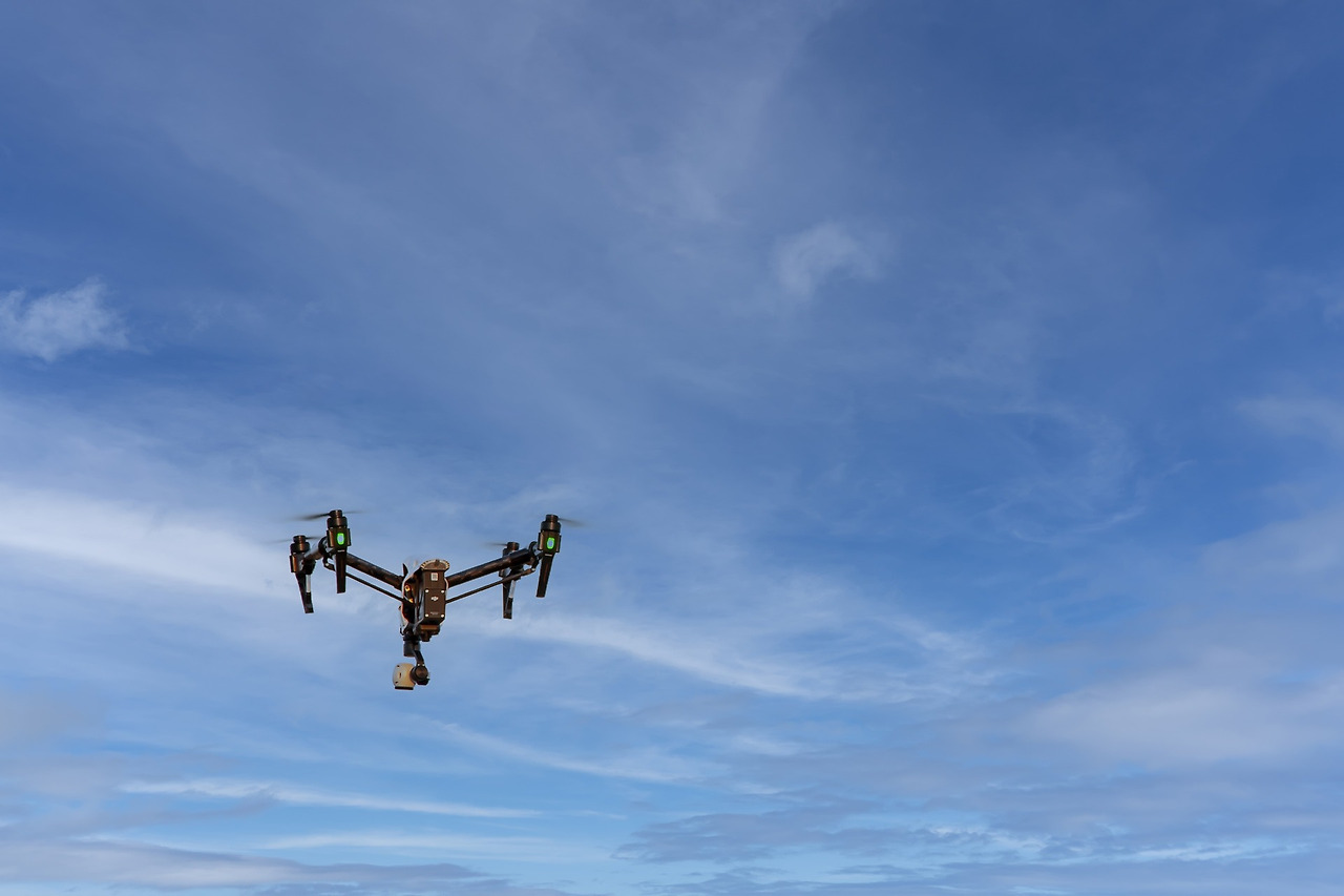 drone-7300329_1920.jpg