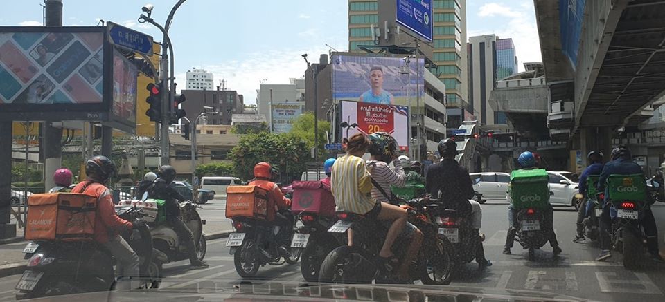 배달 오토바이.jpg