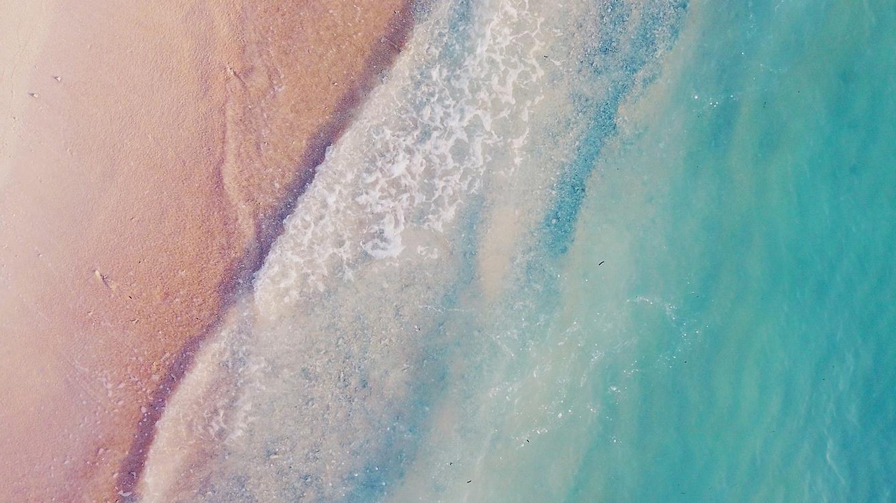 에메랄드 모래사장.jpg