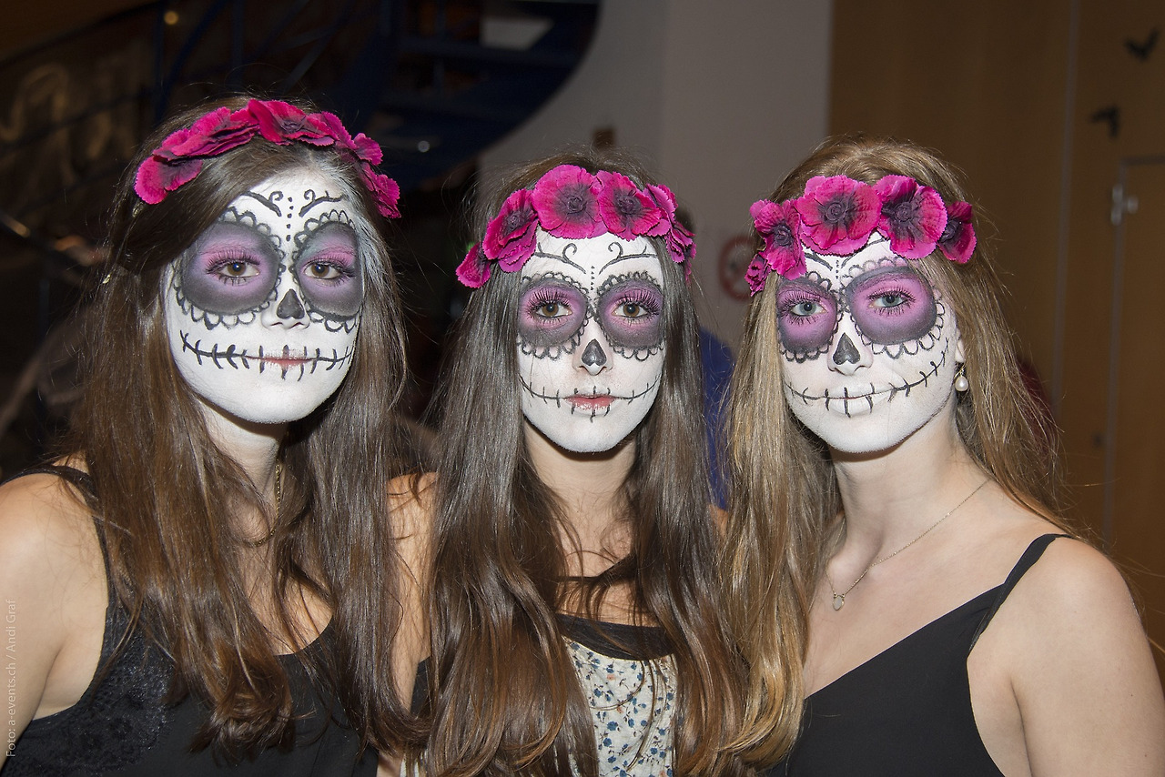 masked-ball-1176145_1920.jpg