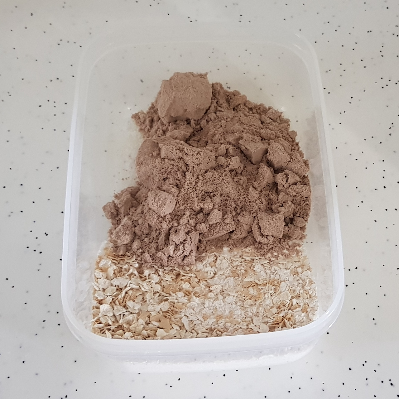 프로틴빵(3) - 재료 다 통에 넣음.jpg