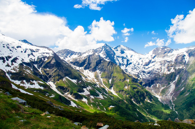 rocky-mountain-scenery-alps-austria-grossglockner-mountain-view_165221-523.jpg
