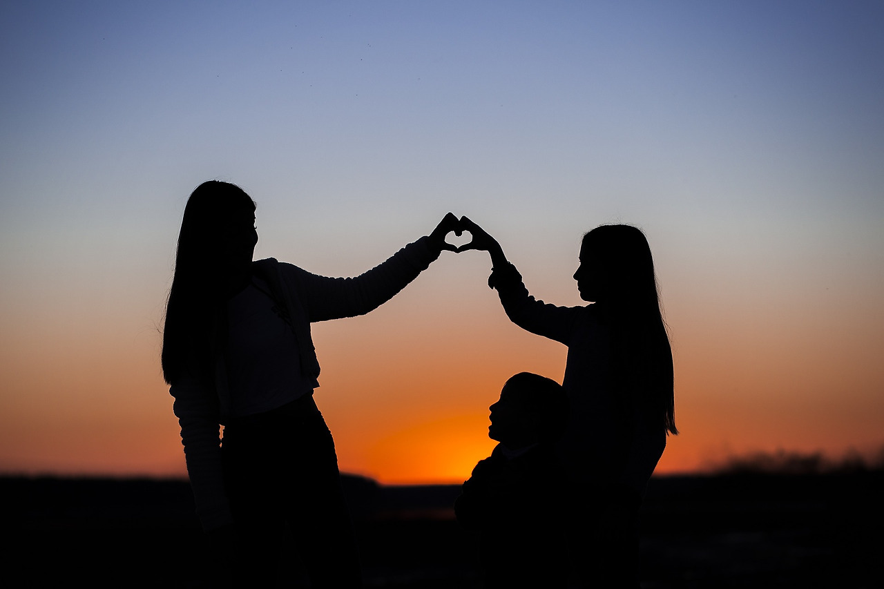 sisters-g2cf82f7f5_1920.jpg