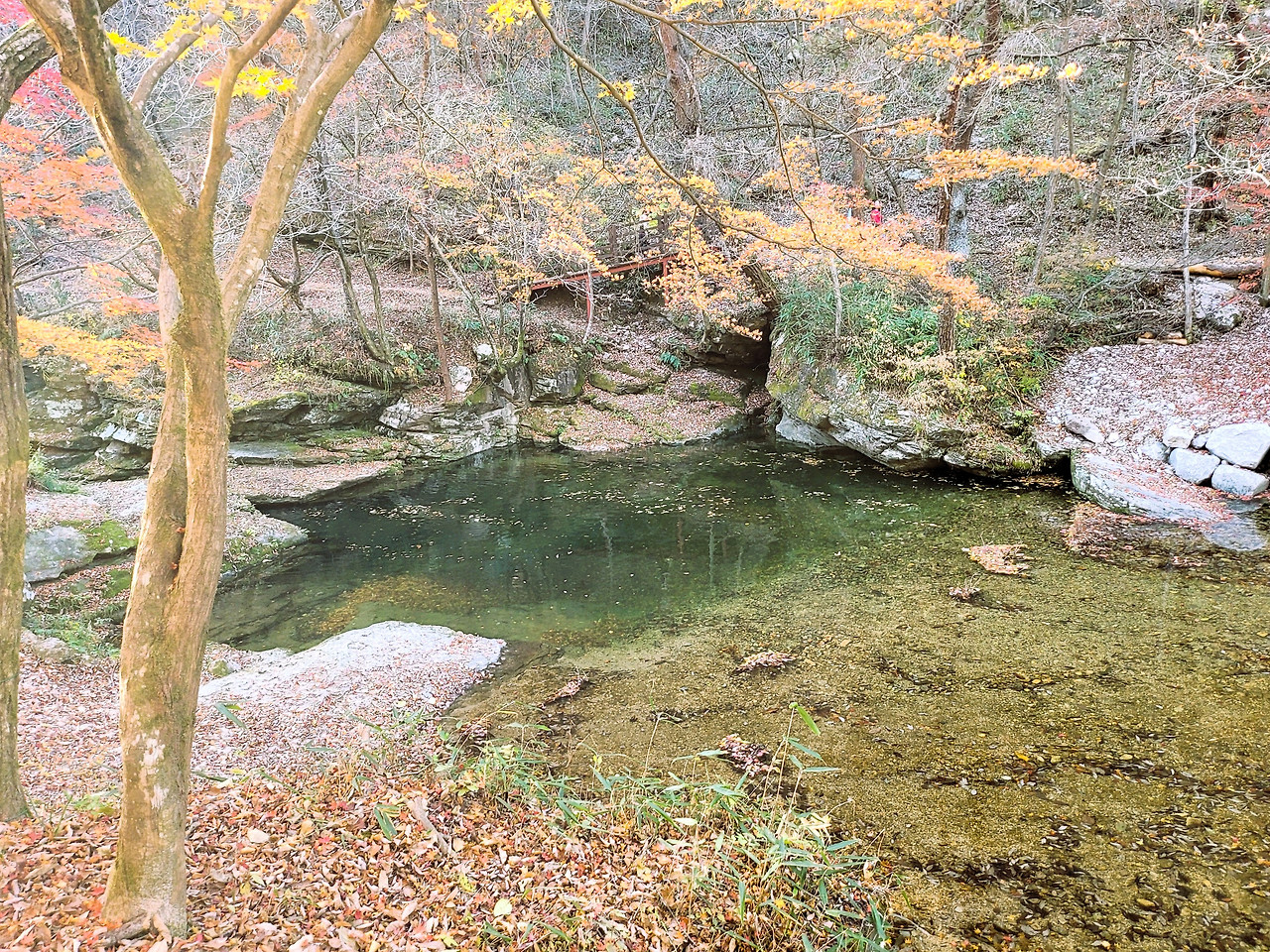 옥녀담이라고 부르는 용소.jpg