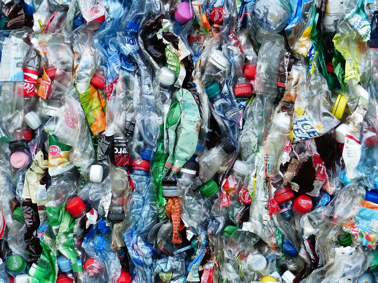 plastic-bottles-115071_1920.jpg