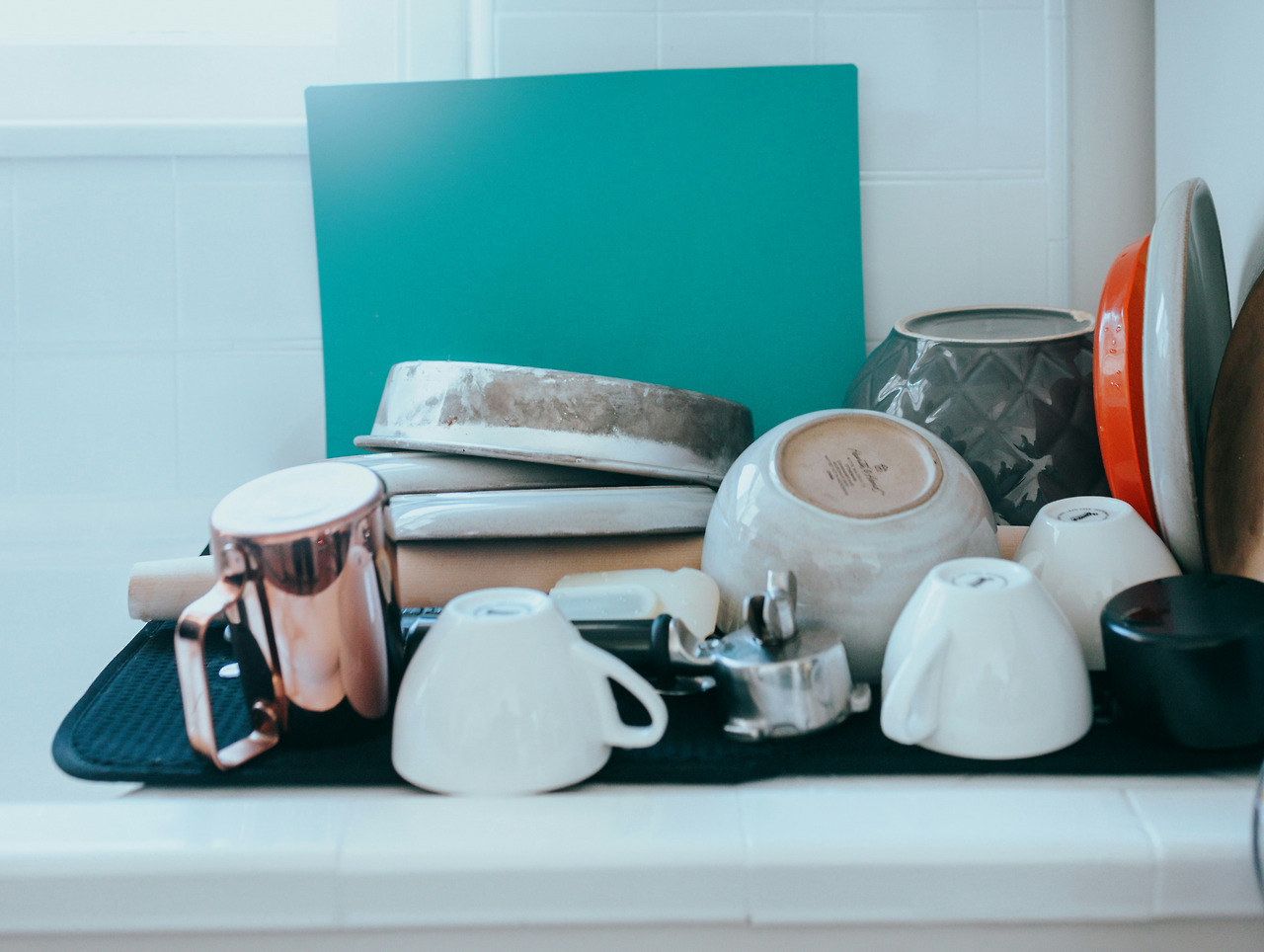 사진2_설거지 더미(언스플래쉬_.jpg