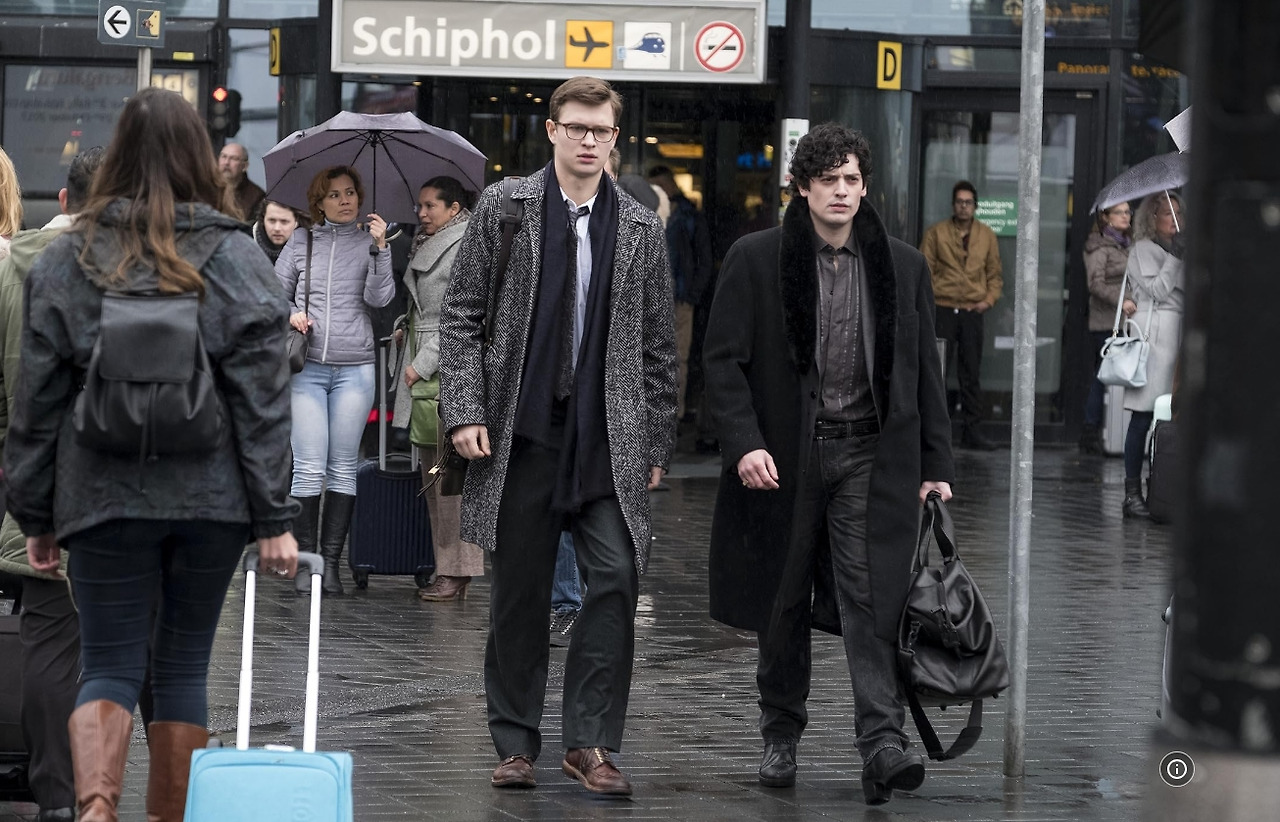 더 골드핀치 09.jpg