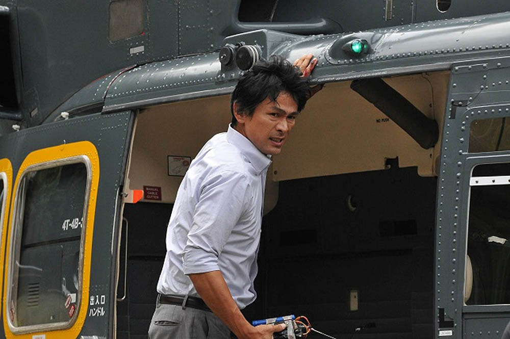 영화 천공의 벌 01.jpg