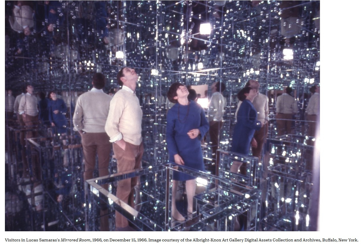 루카스 사마라스.jpg