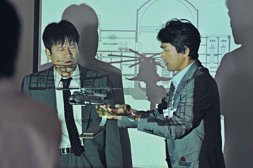 영화 천공의 벌 04.jpg