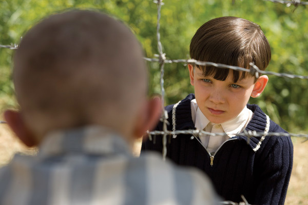 줄무늬 파자마를 입은 소년 12.jpg