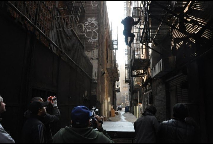 영화 더 레이븐 04.jpg