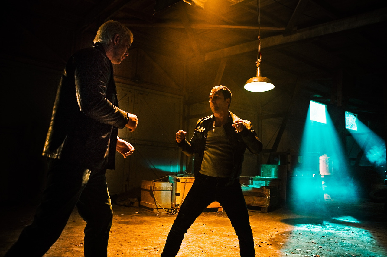 불을 가지고 노는 소녀 11.jpg