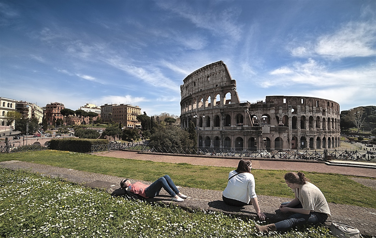 colosseum-1768216_1920.jpg