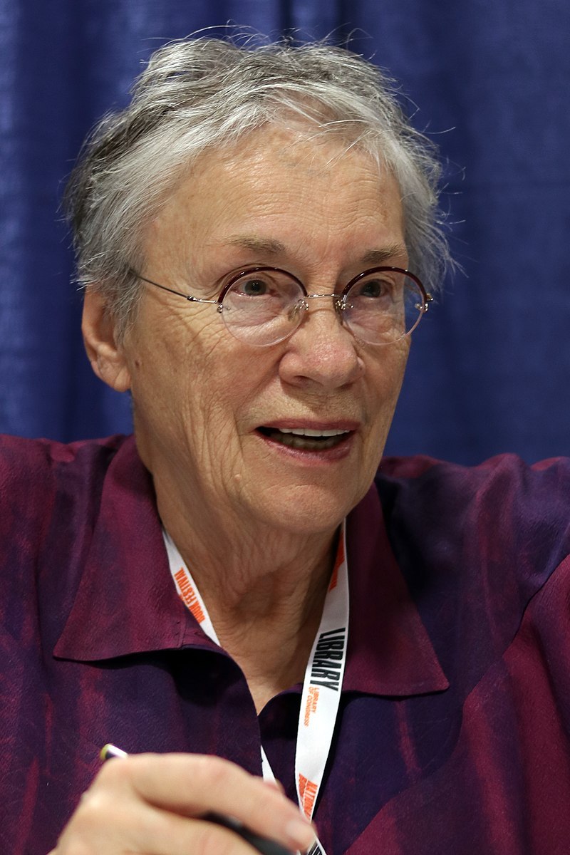 800px-2018-us-nationalbookfestival-annie-proulx.jpg