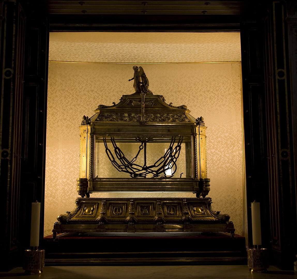 1149px-Reliquary,_San_Pietro_in_Vincoli,_Rome_1.jpg