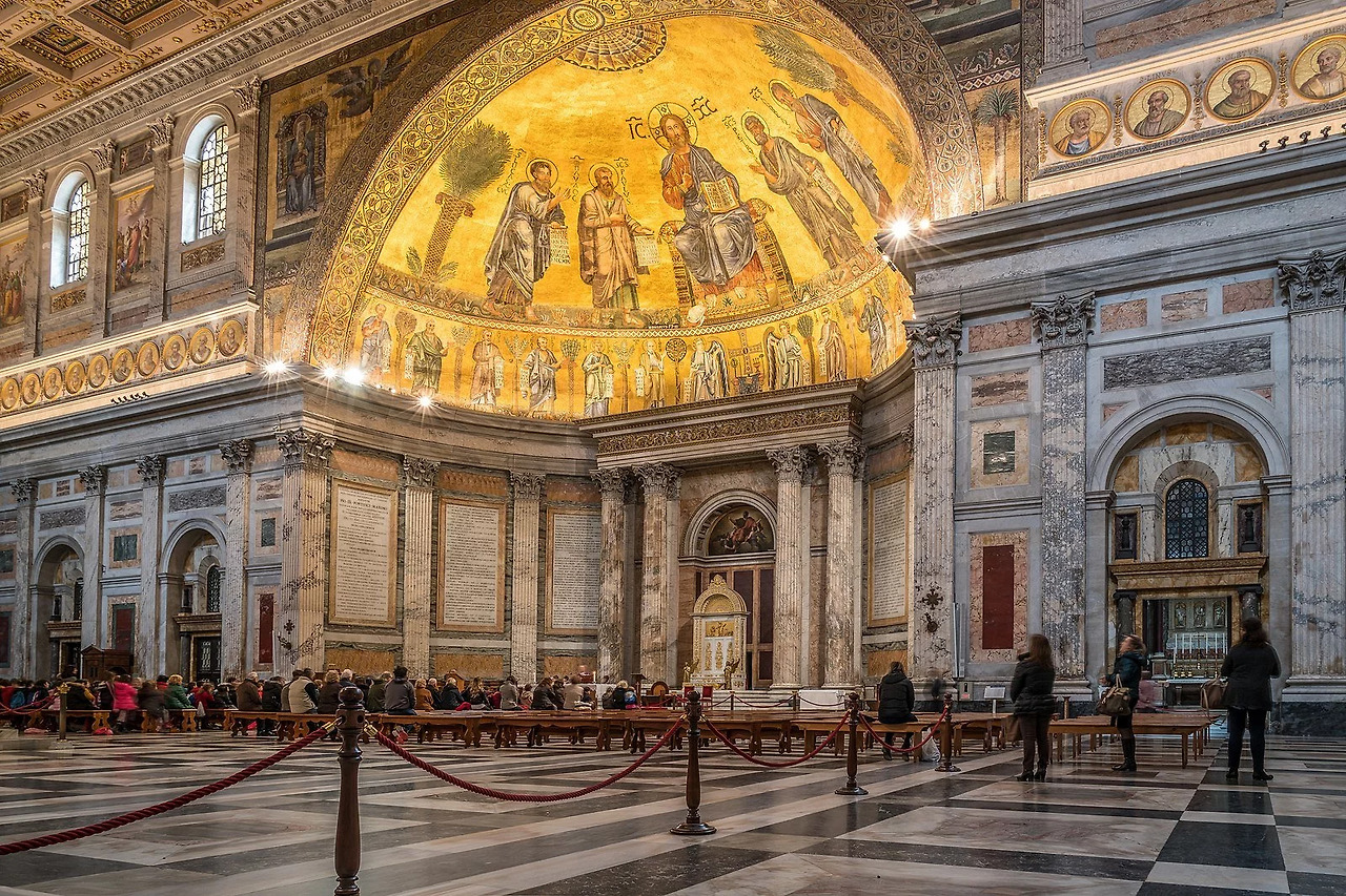 fs1600x1200px-Basilica_of_Saint_Paul_Outside_the_Walls_6.jpg