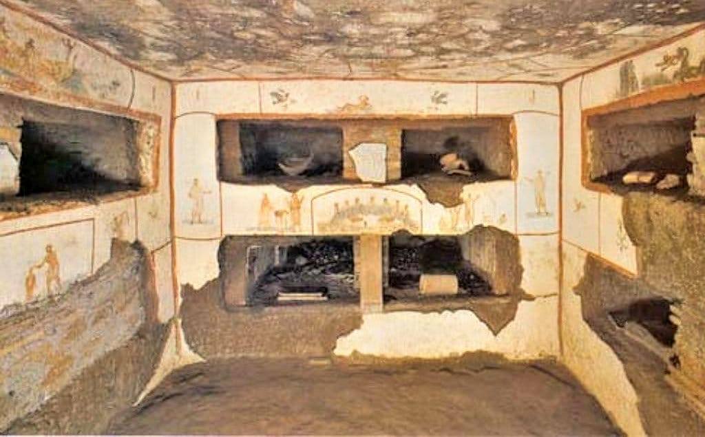 Catacombe-di-San-Callisto-Catacombs-of-Calixtus-Catacombs-of-Rome-5 (1).jpg