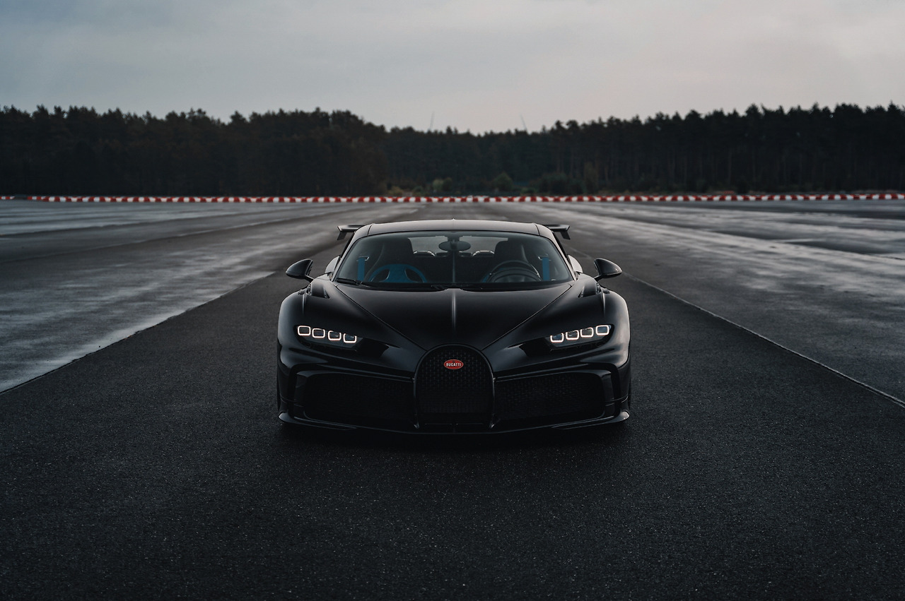 10 BUGATTI_Drifting-the-C.jpg