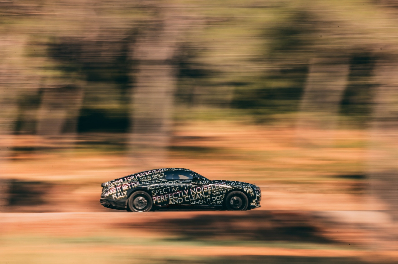 사진-롤스로이스모터카, 순수전기차 ‘스펙터’ 두 번째 테스트 진행 (2).jpg