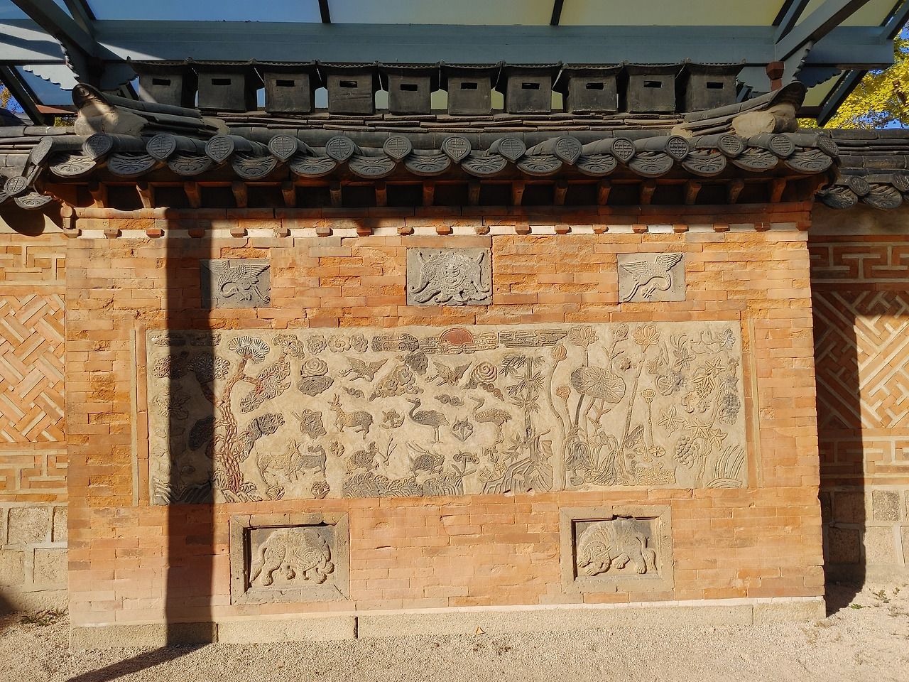 48-경복궁 자경전 십장생 굴뚝.jpg