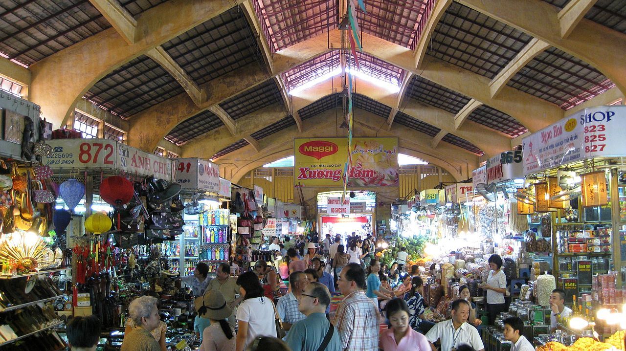1280px-Inside_Ben_Thanh_market.jpg