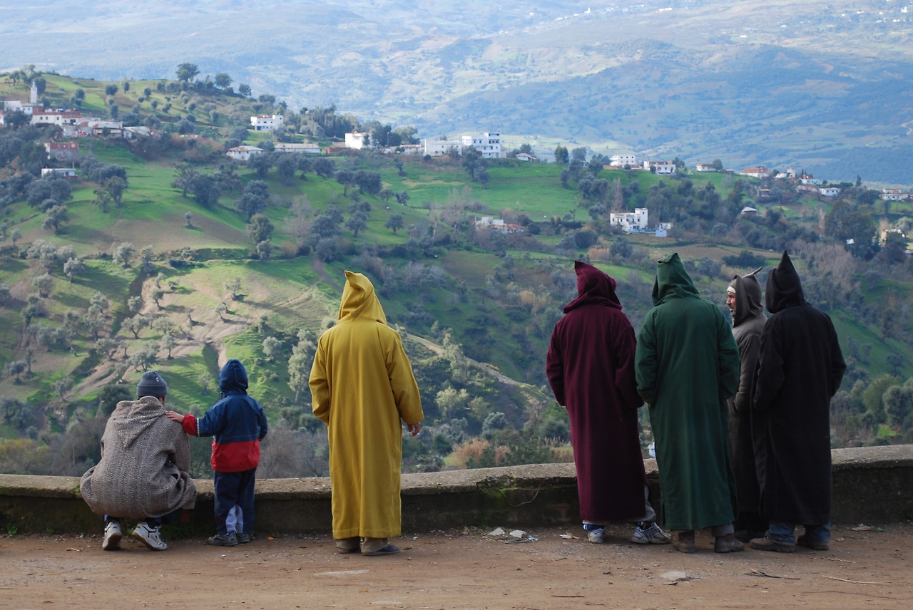Men_in_Djellabas,_Chefchaouen_souk,_Morocco.jpg