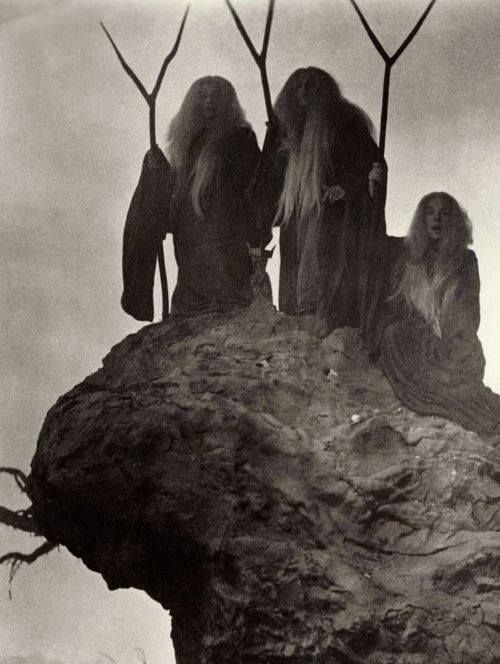 The Witches from Orson Welles' film of Macbeth , 1948.jpg