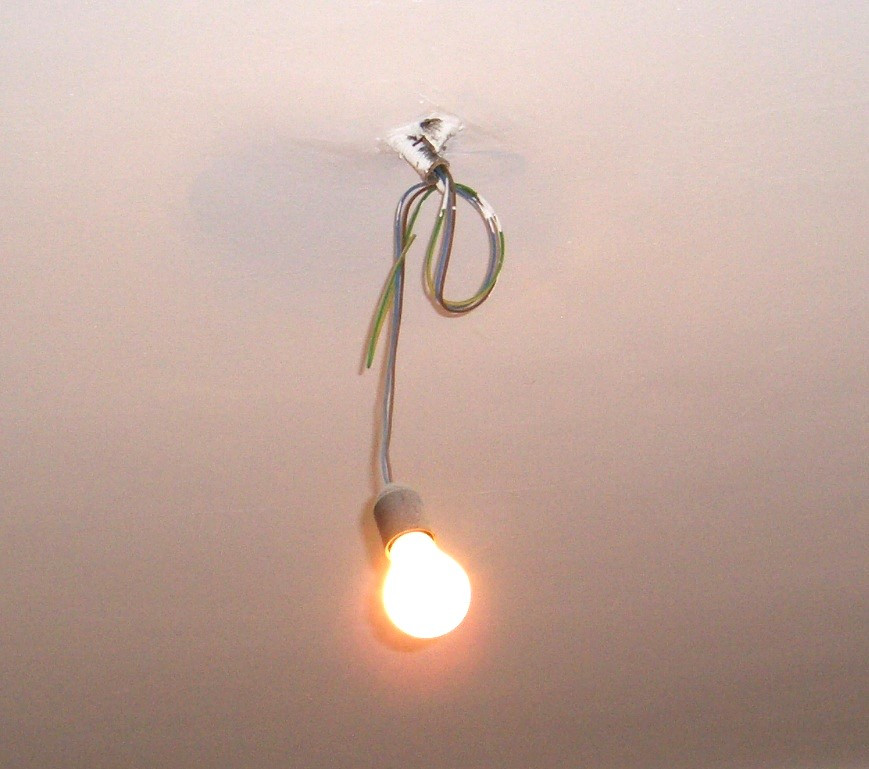 이사 백열등.jpg