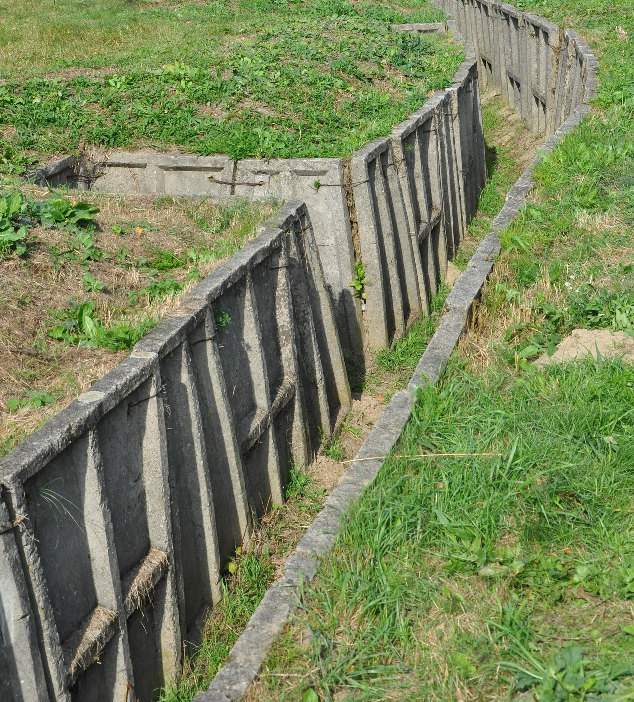 trenches-887252_1920.jpg