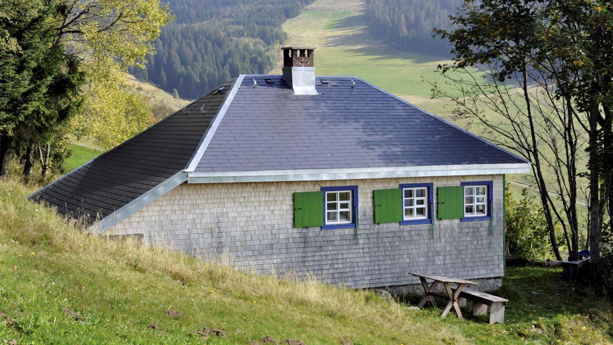 Martin-Heidgger-s-hut-in-Todtnauberg.jpg
