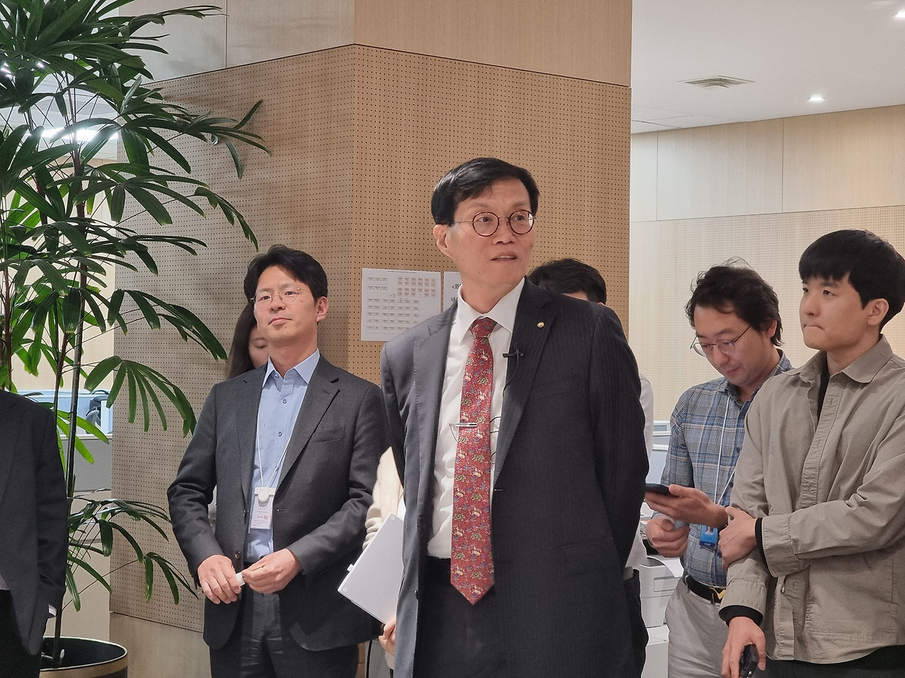 한국은행 이창용.jpg