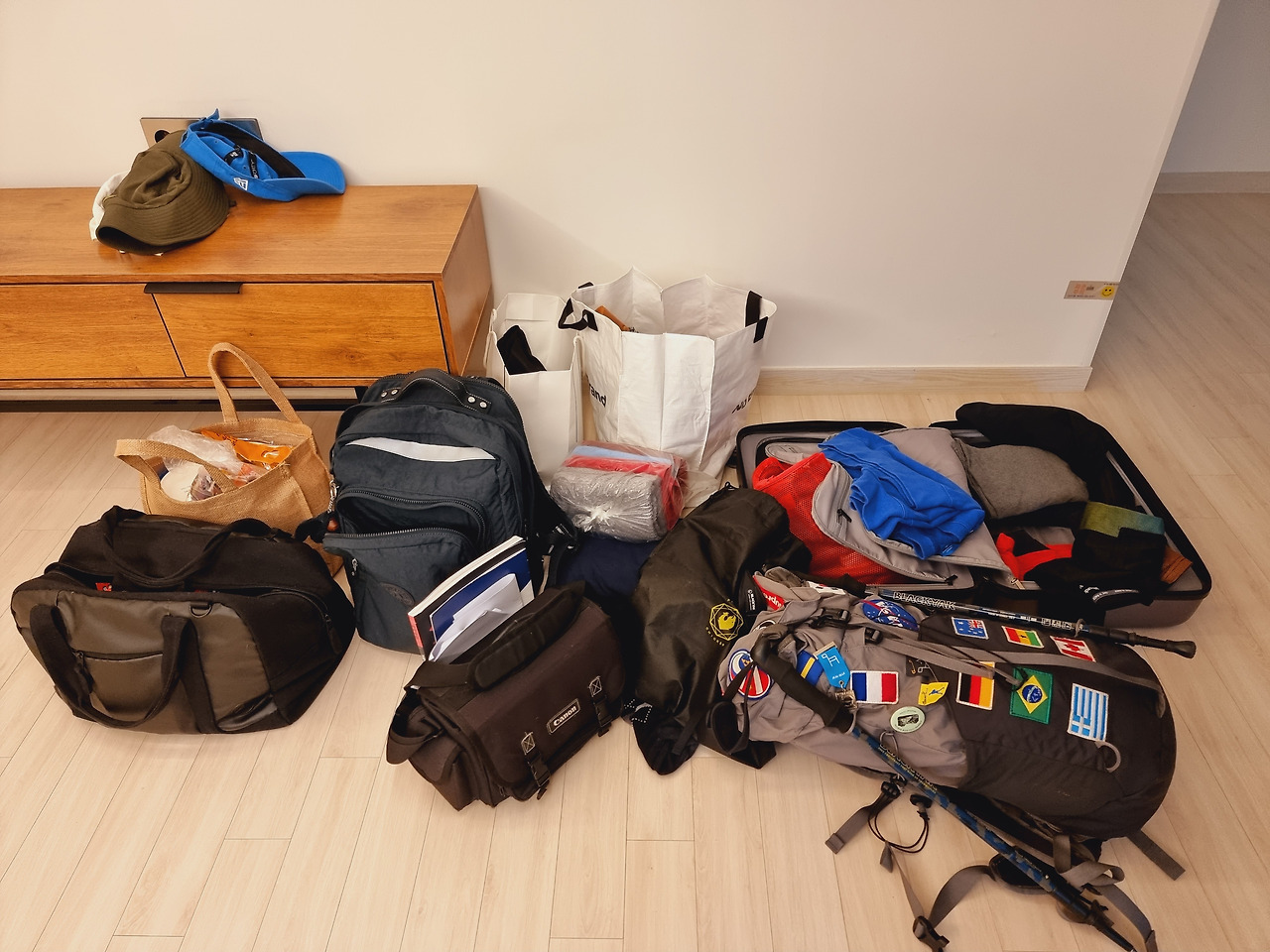 18거창 보름살이를 위해 꾸역꾸역 챙긴 짐들을 보니 그 양이 상당했다..jpg