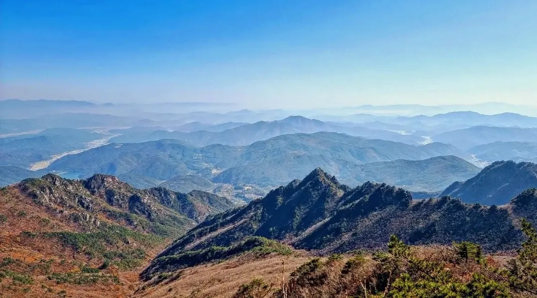 14 만물상 능선이 한 눈에 내려다보이는 모습은 그야말로 절경이다..jpg