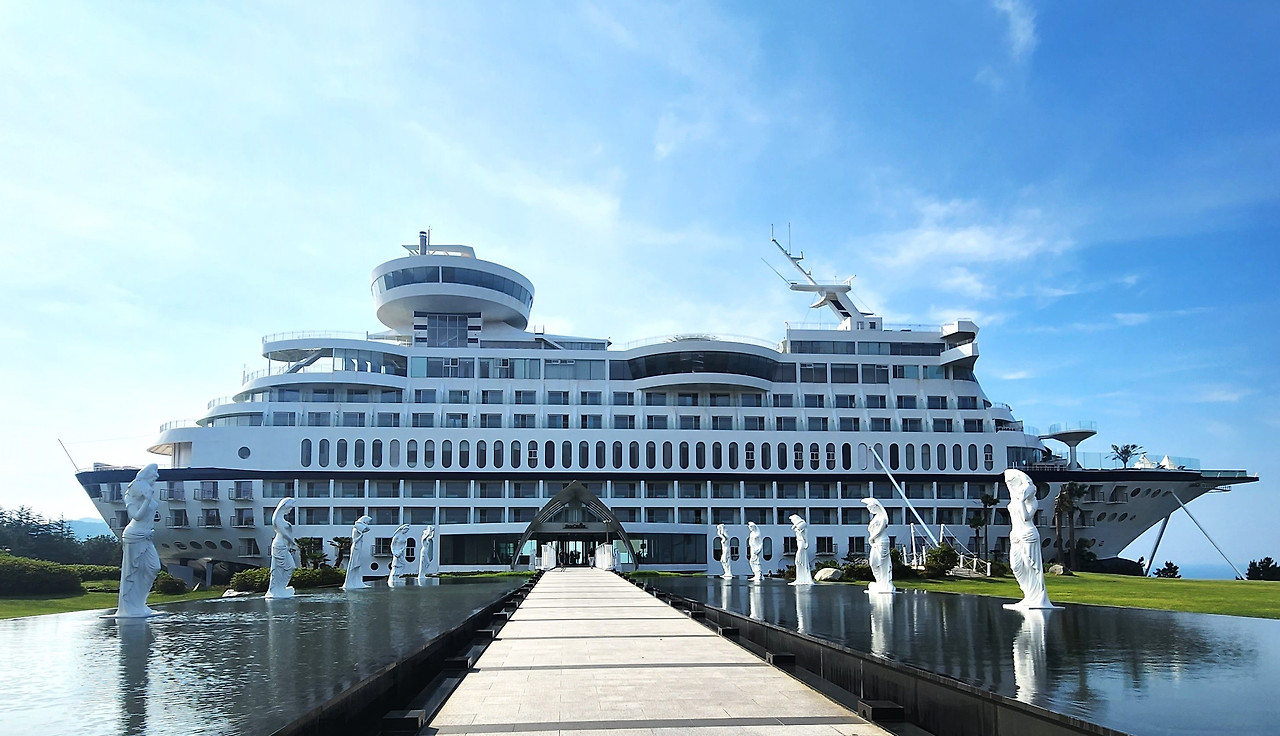 #편집본22_(입구 선박 모형).jpg