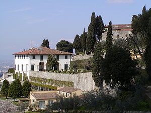 300px-Villa_Medici_a_Fiesole_1.jpg