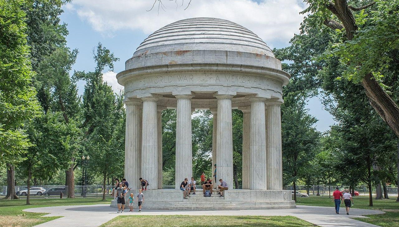 1280px-District_of_Columbia_War_Memorial,_July_2017_(close_up).jpg