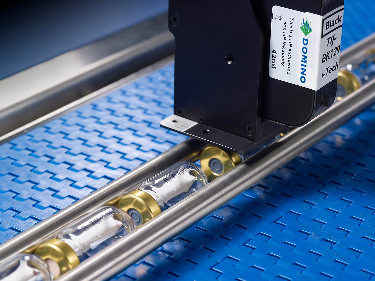 Gx-Series printhead on vials (1).jpg