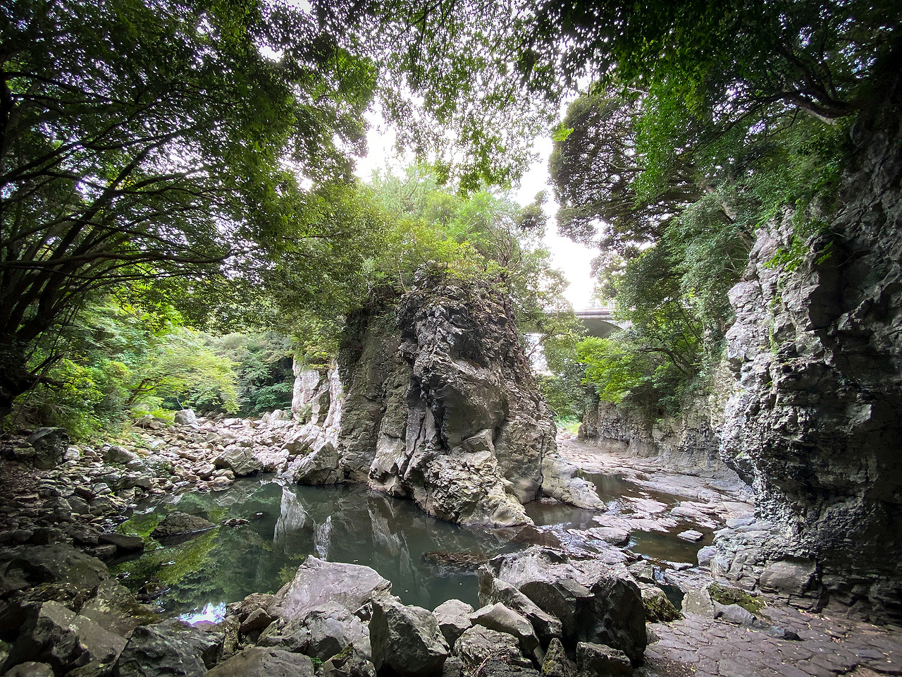 안덕계곡의 물돌이.jpg