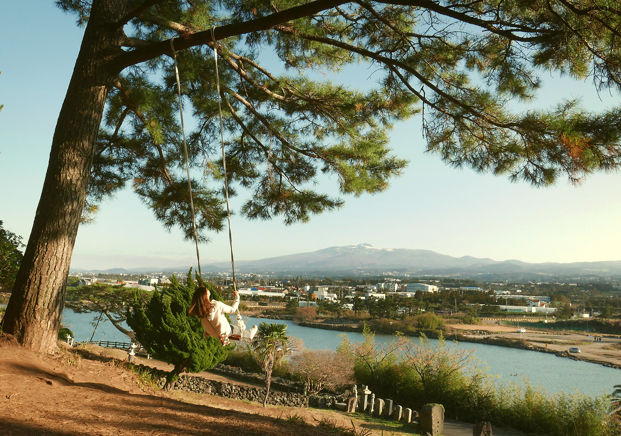 올레16코스 수산봉 그네타기.jpg