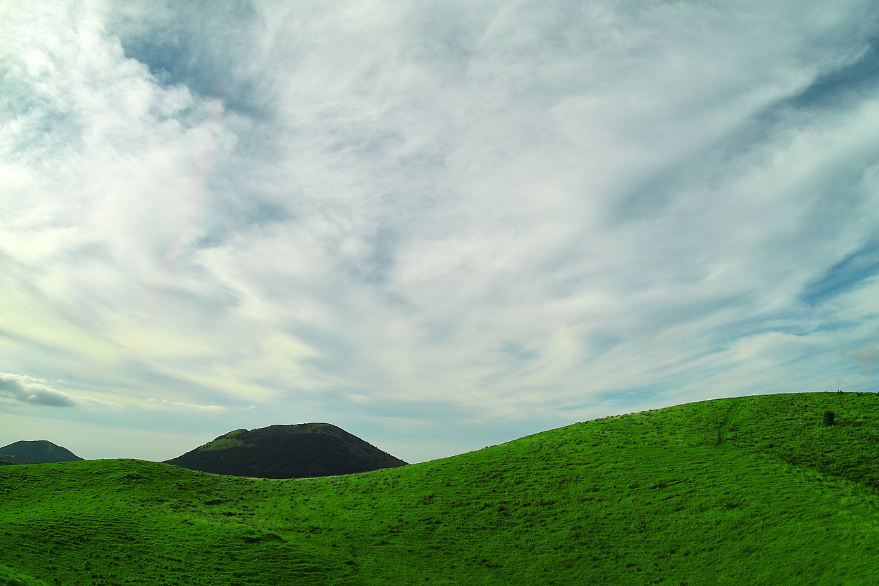 용눈이오름과 다랑쉬오름.jpg