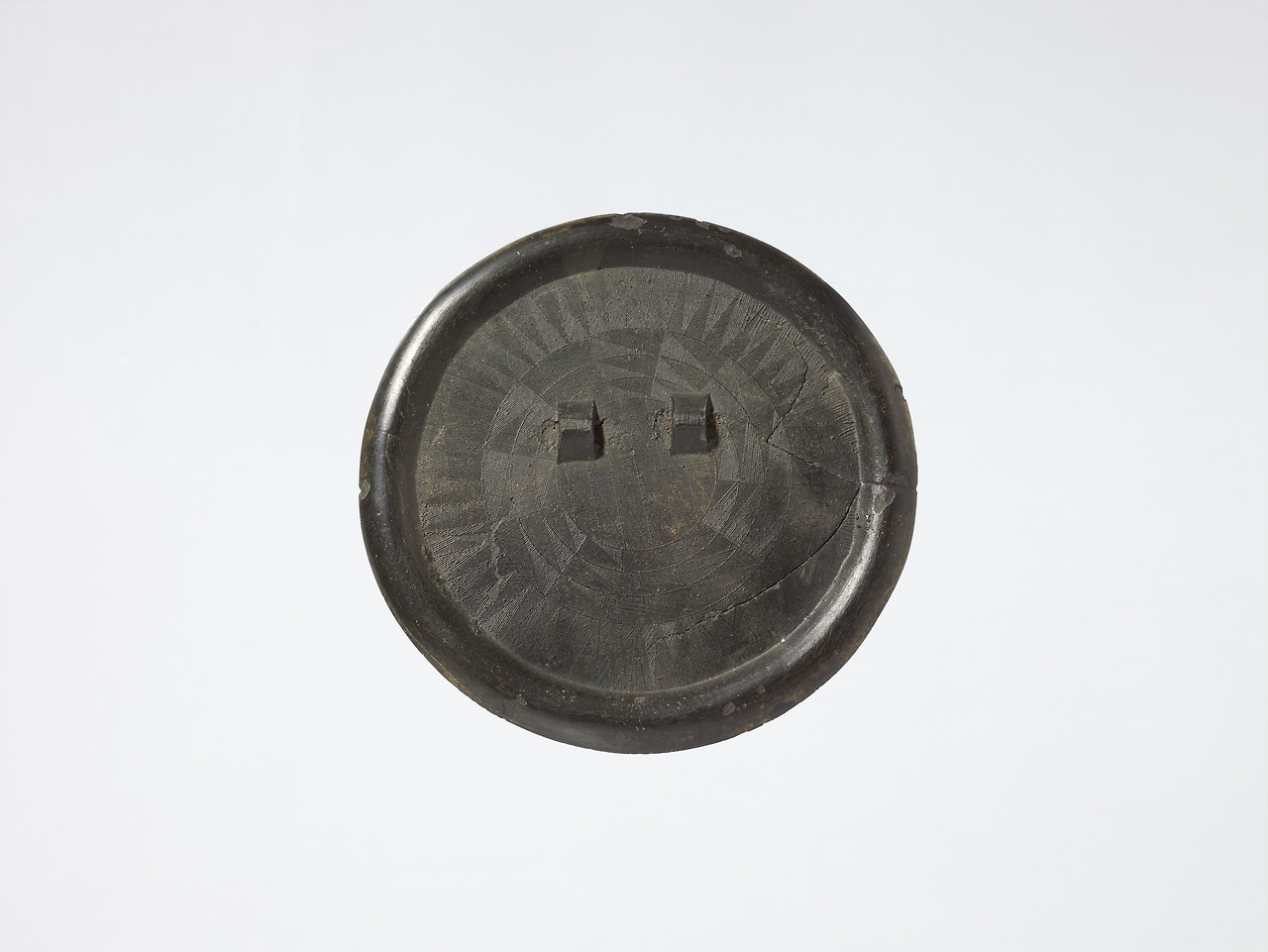 잔무늬거울(강원도 양양군 출토, 지름 14.3cm)-국중박.jpg