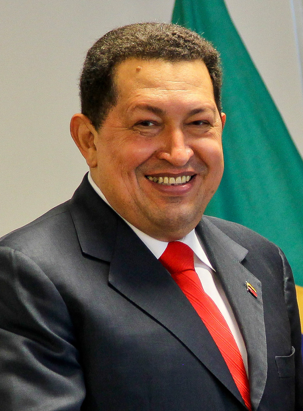 Hugo_Chávez_in_Brasília_2011_(3x4_cropped)_(2).jpg