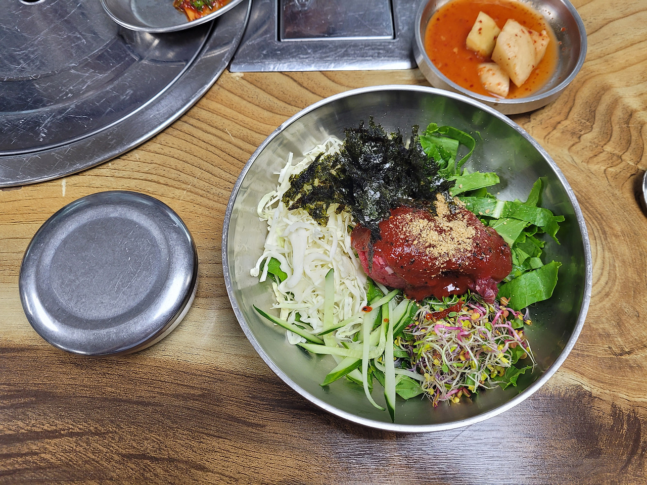 육회비빔밥 곱배기.jpg